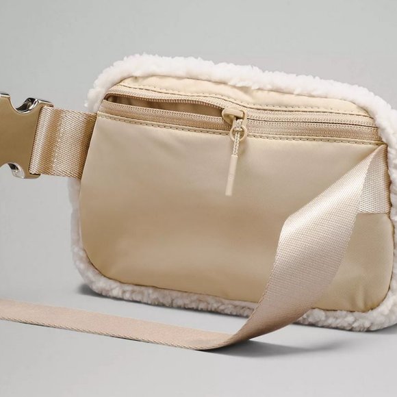 LULULEMON Everywhere FLEECE Belt Bag Crossbody Fanny pack Natural Ivory/Trench - Picture 4 of 6